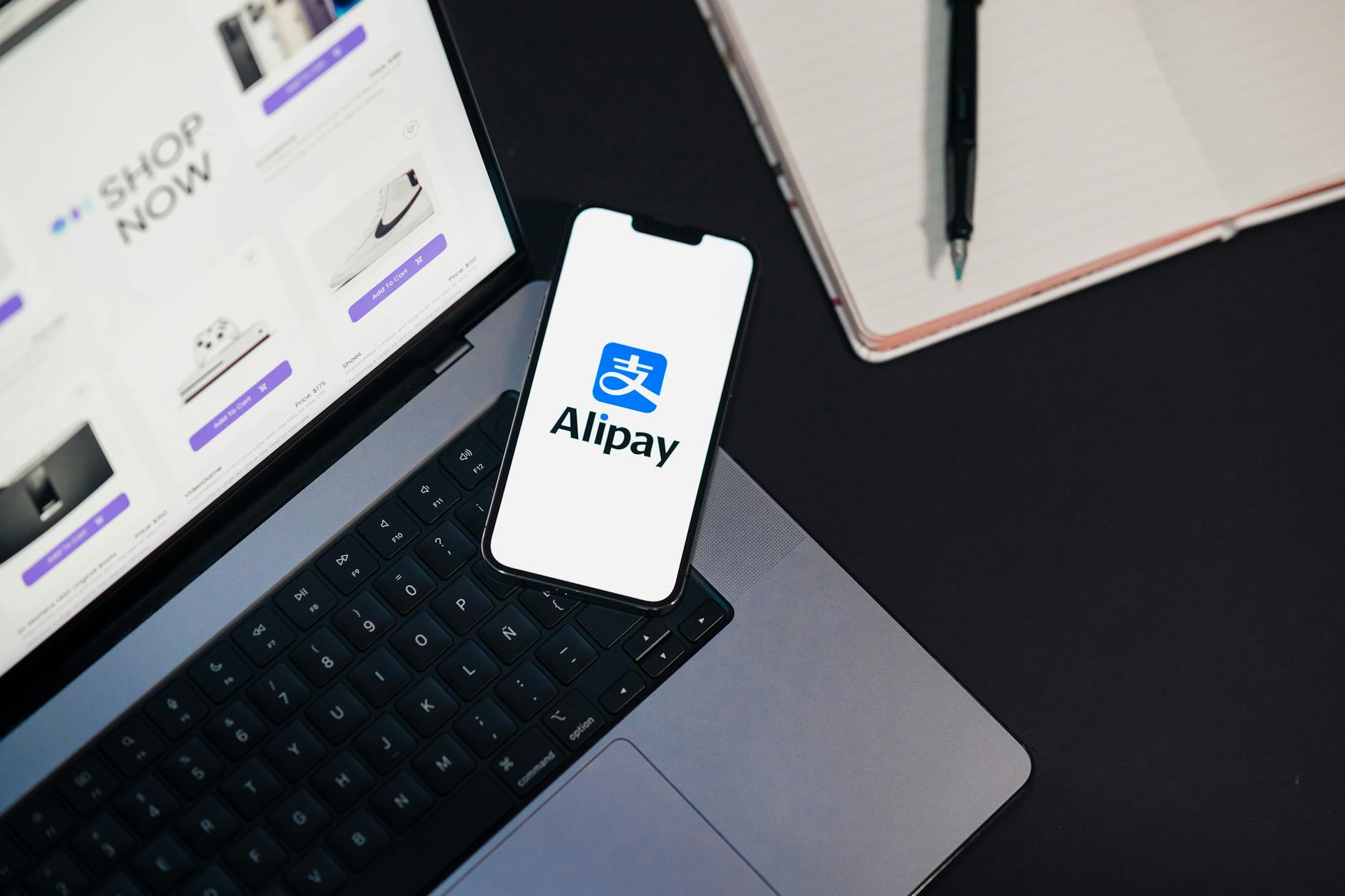 Minh họa giao dịch nạp rút online an toàn trên nền tảng số